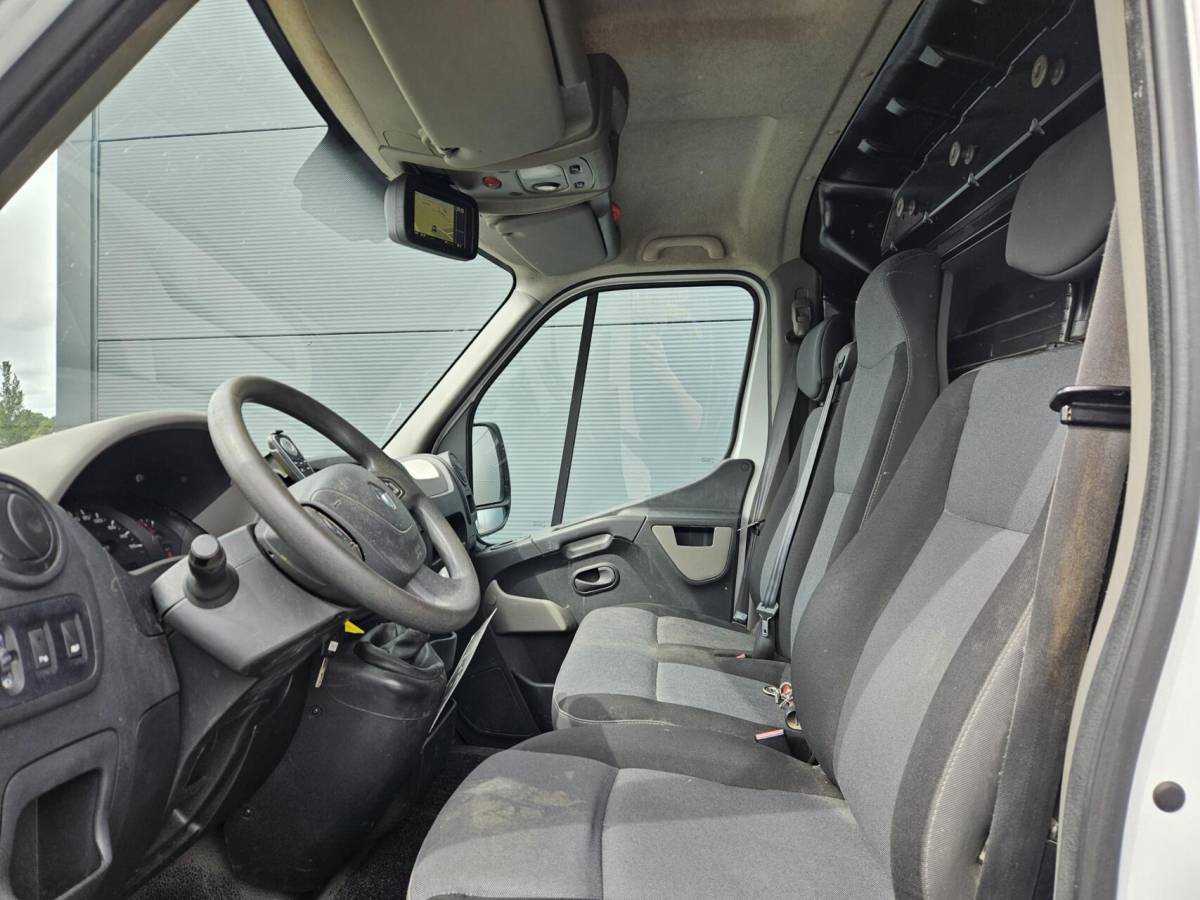 Renault Master Renault Master 2.3 dCi L1H1 Airco Navi 110 PK inrichting Imp