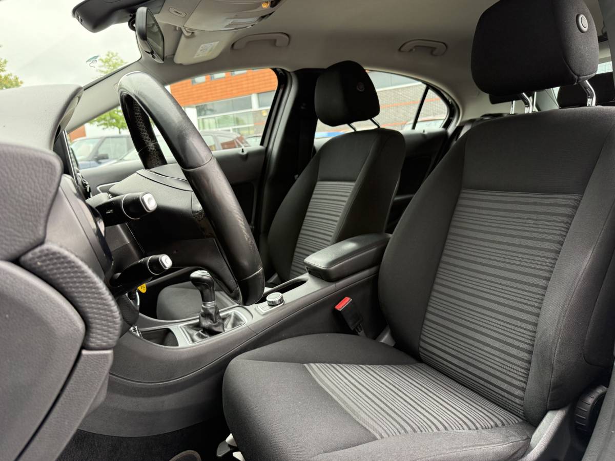 Mercedes-Benz A-Klasse Mercedes-Benz A-klasse BWJ 2014 180 123 pk Ambition NAVI | CLIMA | CRUISE | BLUETOOTH | LMV | PDC