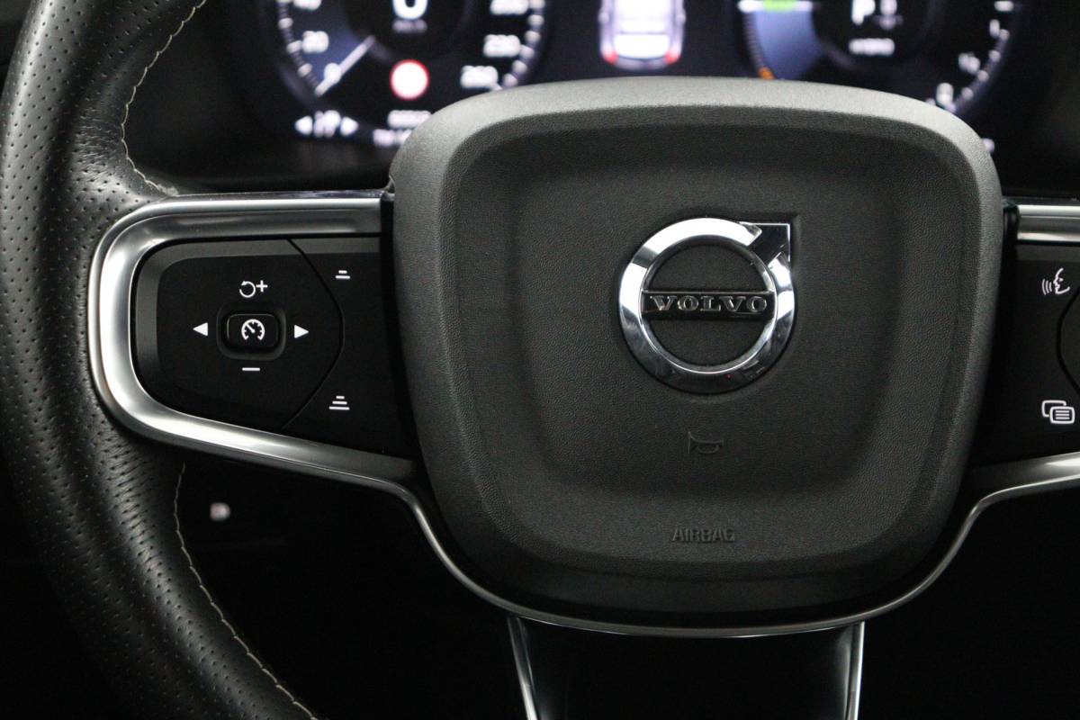 Volvo XC40 Volvo XC40 1.5 T5 Recharge R-Design Plug-in Full options/Pano/Trekhaak