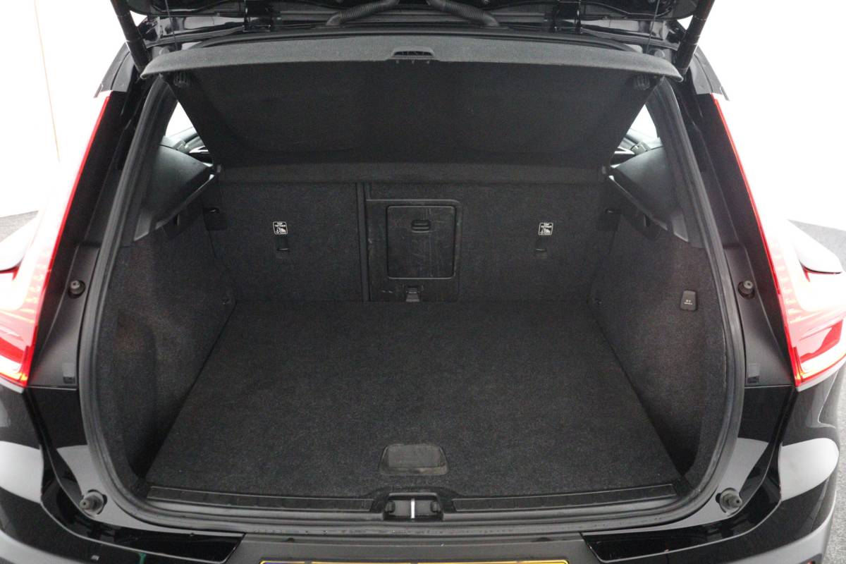 Volvo XC40 Volvo XC40 1.5 T5 Recharge R-Design Plug-in Full options/Pano/Trekhaak