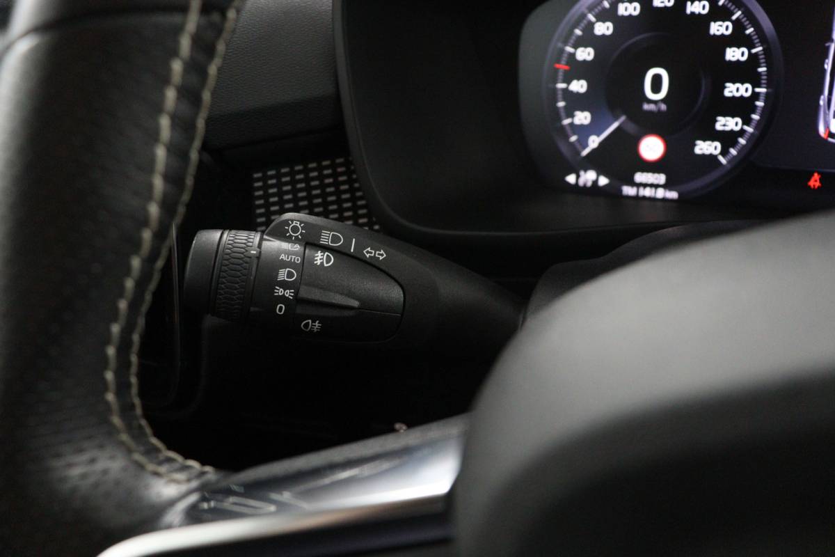 Volvo XC40 Volvo XC40 1.5 T5 Recharge R-Design Plug-in Full options/Pano/Trekhaak