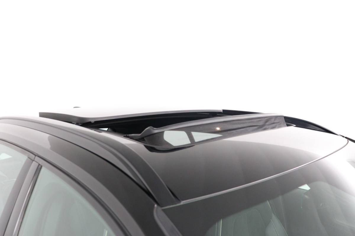 Volvo XC40 Volvo XC40 1.5 T5 Recharge R-Design Plug-in Full options/Pano/Trekhaak
