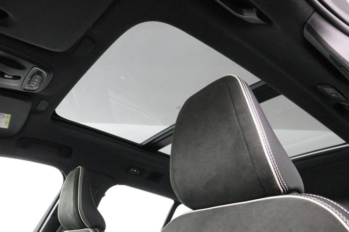 Volvo XC40 Volvo XC40 1.5 T5 Recharge R-Design Plug-in Full options/Pano/Trekhaak