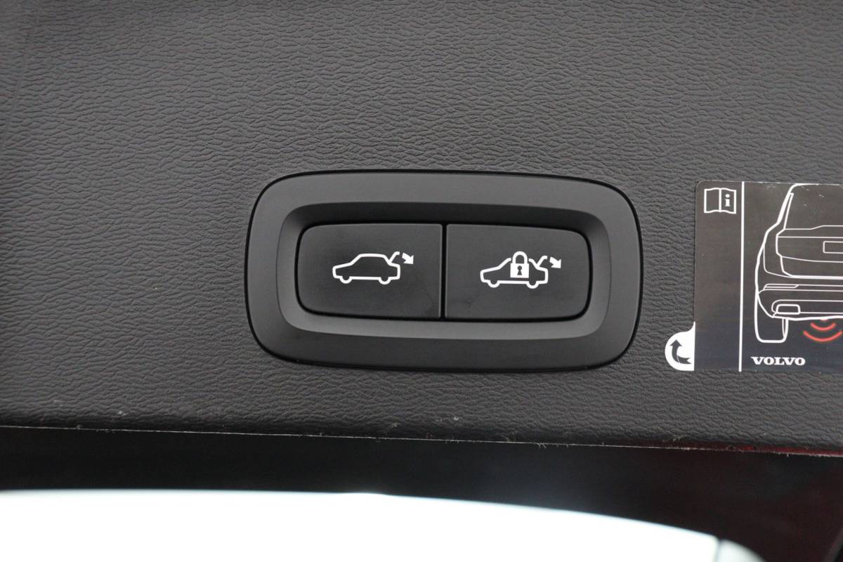Volvo XC40 Volvo XC40 1.5 T5 Recharge R-Design Plug-in Full options/Pano/Trekhaak
