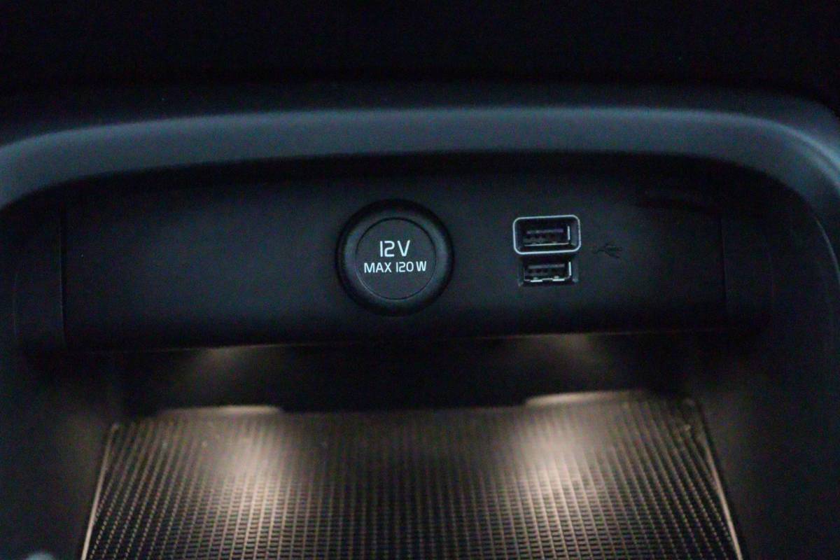 Volvo XC40 Volvo XC40 1.5 T5 Recharge R-Design Plug-in Full options/Pano/Trekhaak