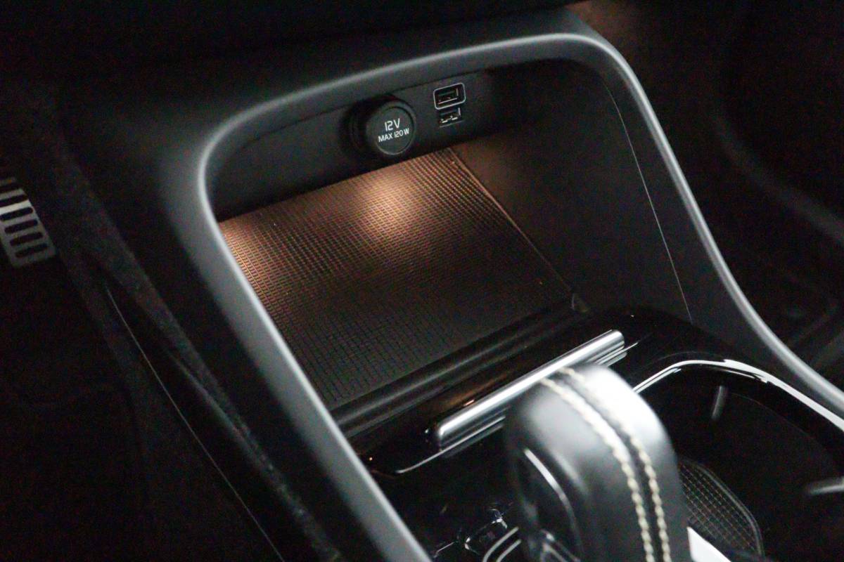 Volvo XC40 Volvo XC40 1.5 T5 Recharge R-Design Plug-in Full options/Pano/Trekhaak