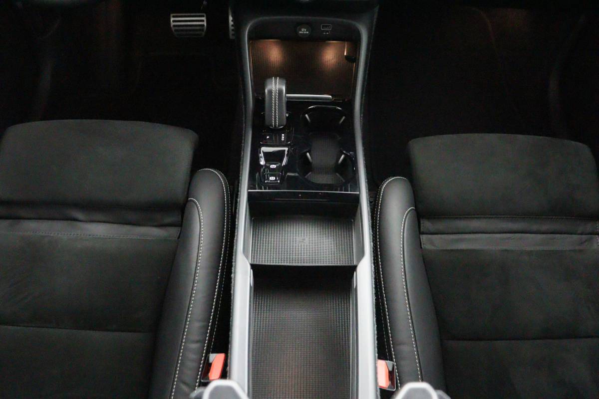 Volvo XC40 Volvo XC40 1.5 T5 Recharge R-Design Plug-in Full options/Pano/Trekhaak