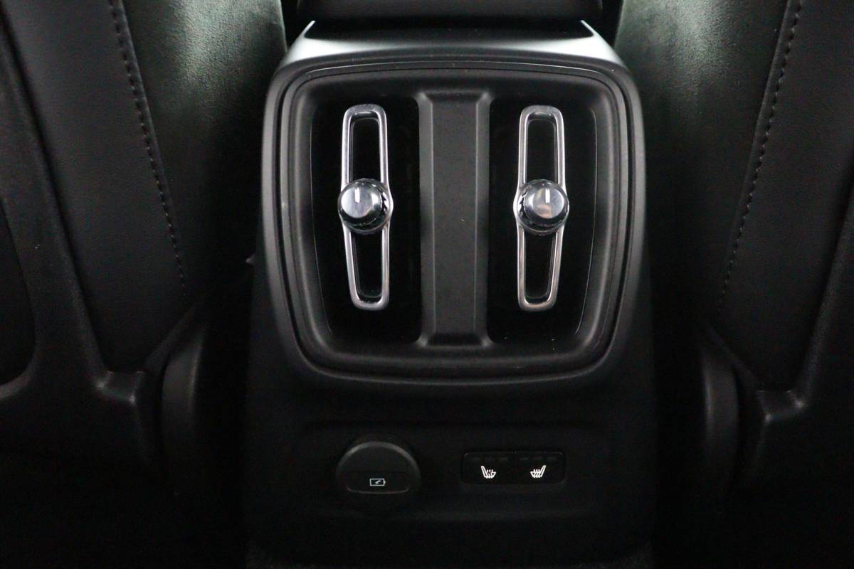 Volvo XC40 Volvo XC40 1.5 T5 Recharge R-Design Plug-in Full options/Pano/Trekhaak