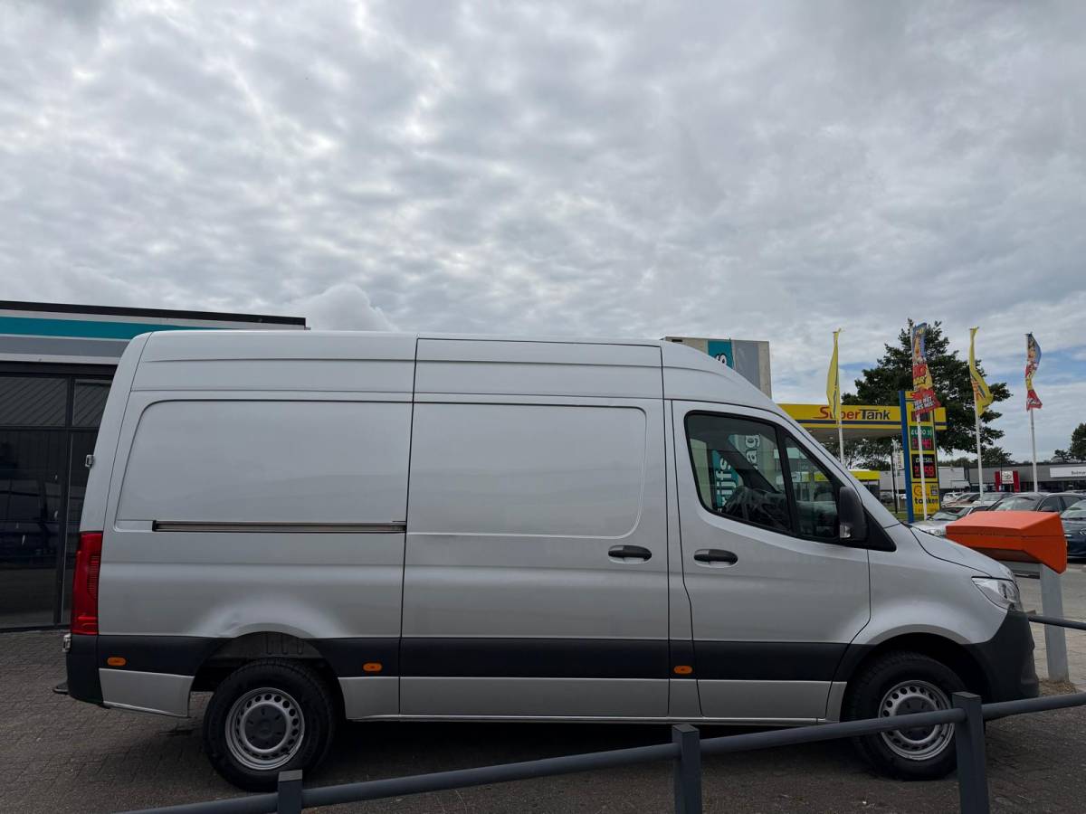 Mercedes-Benz Sprinter Mercedes-Benz Sprinter 316 CDI L2H2 E6 RWD | 2x Schuifdeur | 3.5T Trekhaak | Mbux
