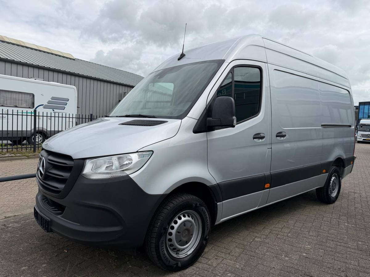 Mercedes-Benz Sprinter Mercedes-Benz Sprinter 316 CDI L2H2 E6 RWD | 2x Schuifdeur | 3.5T Trekhaak | Mbux