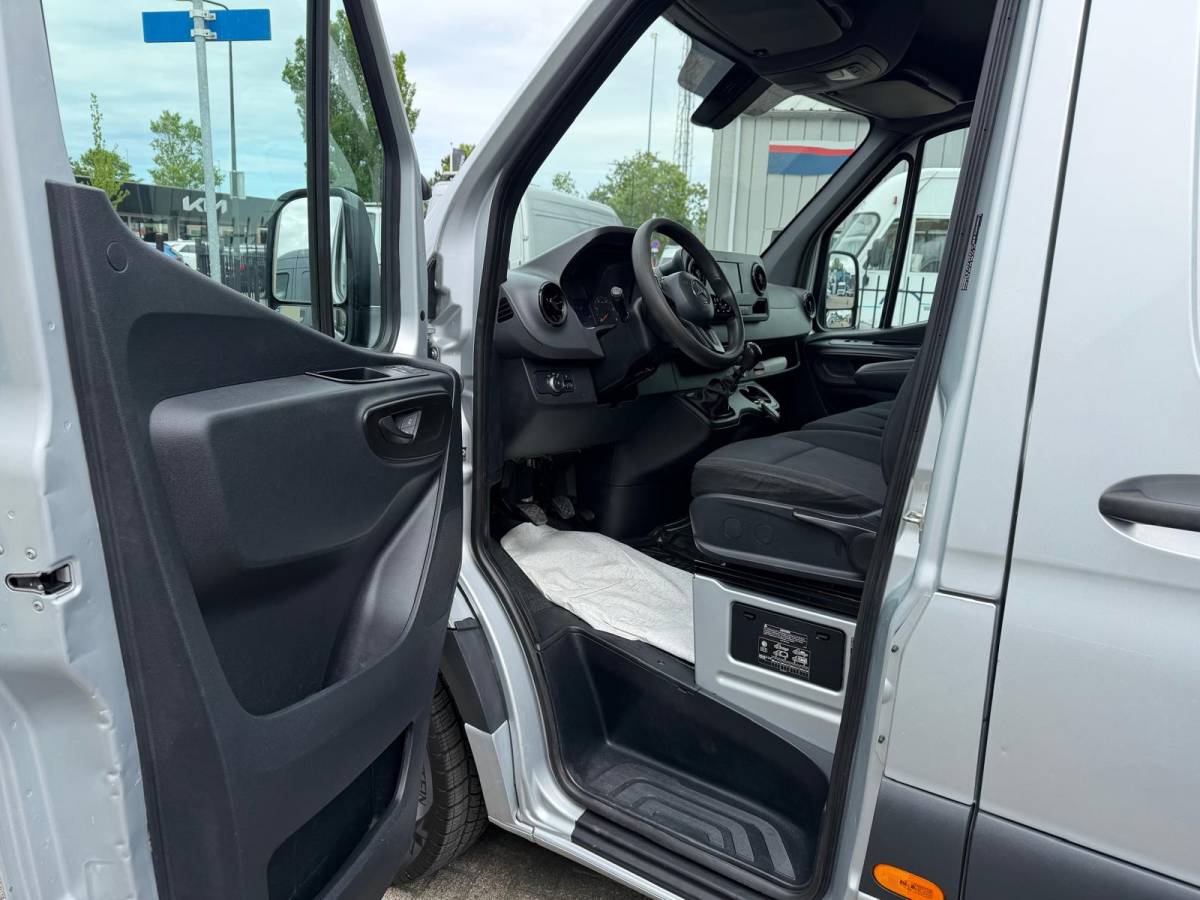 Mercedes-Benz Sprinter Mercedes-Benz Sprinter 316 CDI L2H2 E6 RWD | 2x Schuifdeur | 3.5T Trekhaak | Mbux