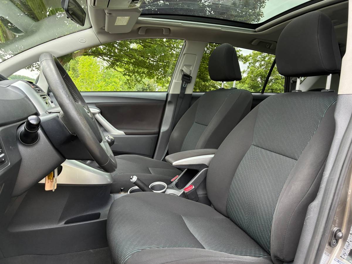 Toyota Verso Toyota Verso 1.8 VVT-i Business Titanium | Panodak + Navi + Clima + Cruise nu €8.975,-!!