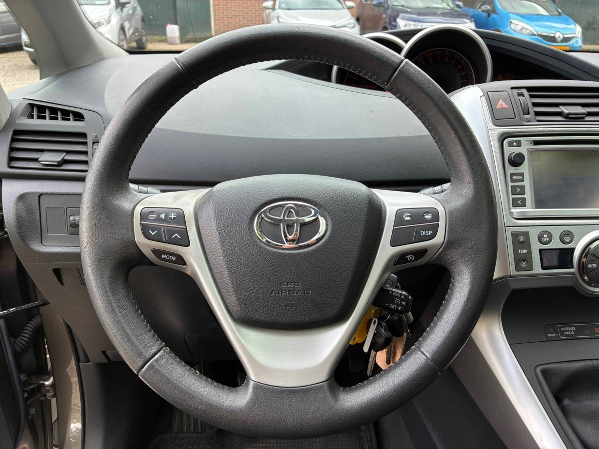 Toyota Verso Toyota Verso 1.8 VVT-i Business Titanium | Panodak + Navi + Clima + Cruise nu €8.975,-!!