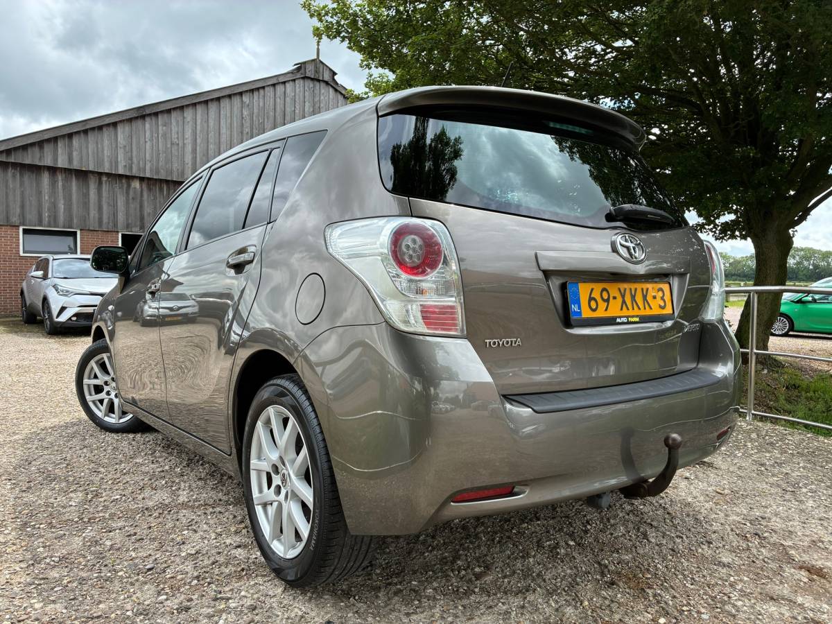 Toyota Verso Toyota Verso 1.8 VVT-i Business Titanium | Panodak + Navi + Clima + Cruise nu €8.975,-!!