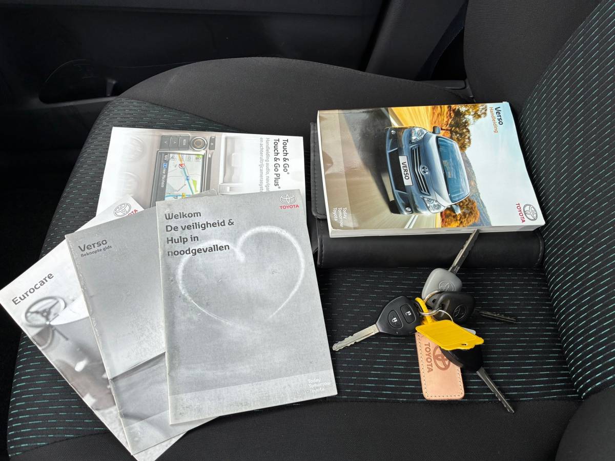 Toyota Verso Toyota Verso 1.8 VVT-i Business Titanium | Panodak + Navi + Clima + Cruise nu €8.975,-!!