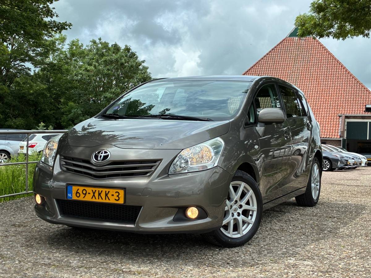 Toyota Verso Toyota Verso 1.8 VVT-i Business Titanium | Panodak + Navi + Clima + Cruise nu €8.975,-!!
