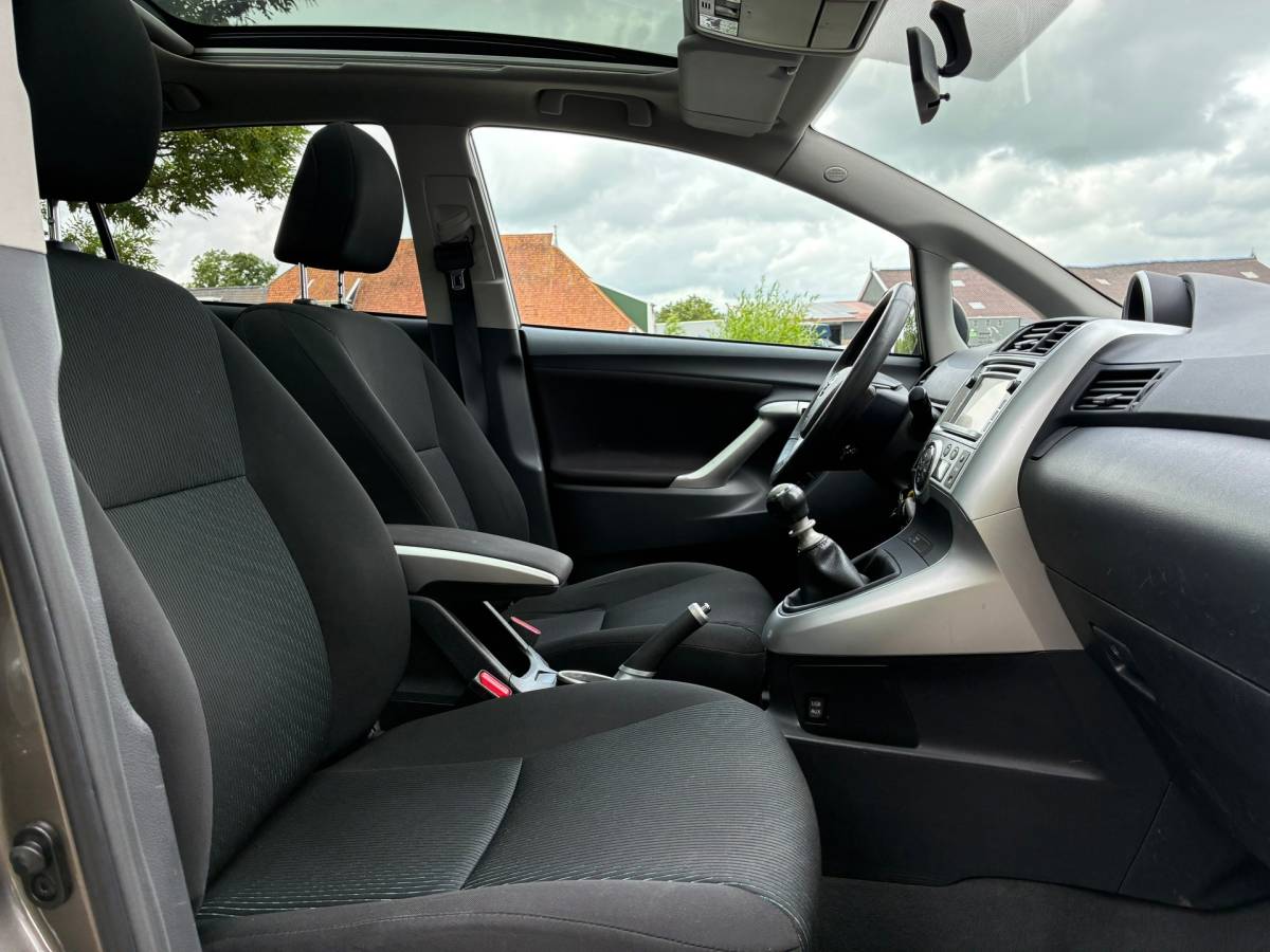 Toyota Verso Toyota Verso 1.8 VVT-i Business Titanium | Panodak + Navi + Clima + Cruise nu €8.975,-!!