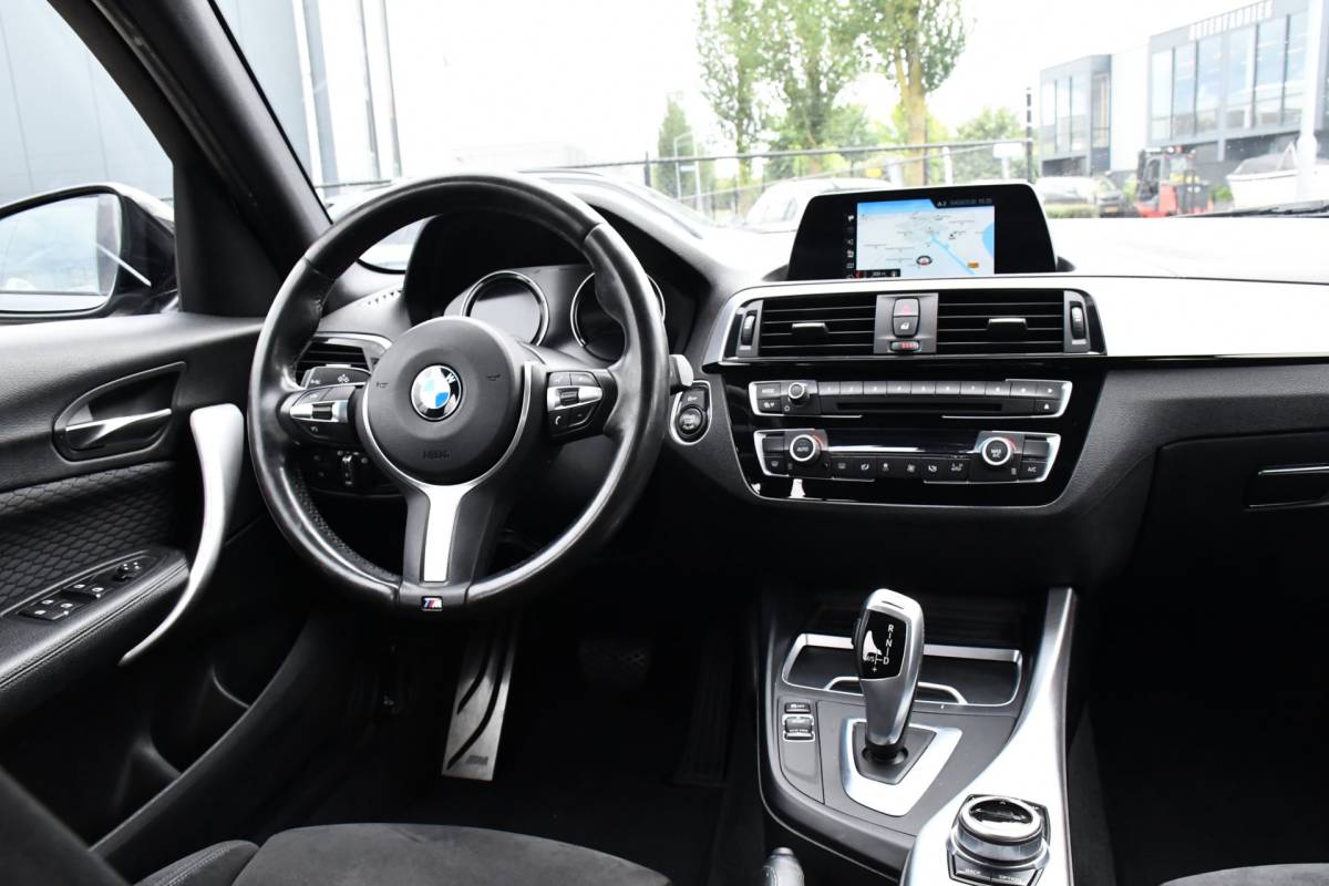 BMW 1 Serie BMW 1-serie 118i m sport automaat