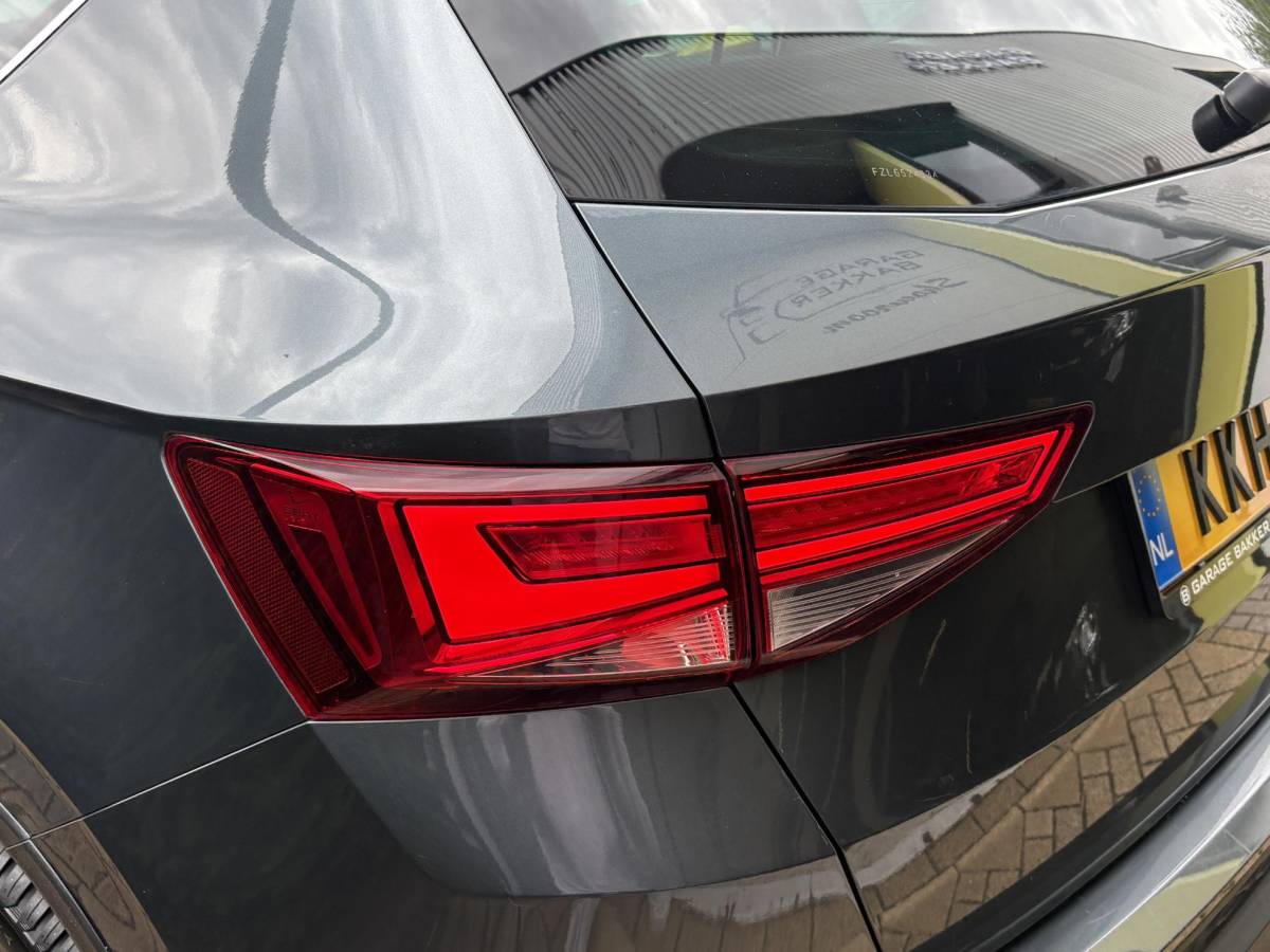 SEAT Ateca SEAT Ateca 1.5 TSI Business Intense DSG-Automaat, Panoramadak, Camera, LED