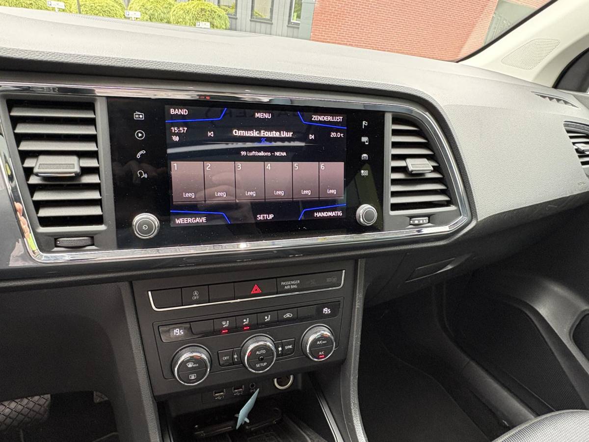 SEAT Ateca SEAT Ateca 1.5 TSI Business Intense DSG-Automaat, Panoramadak, Camera, LED