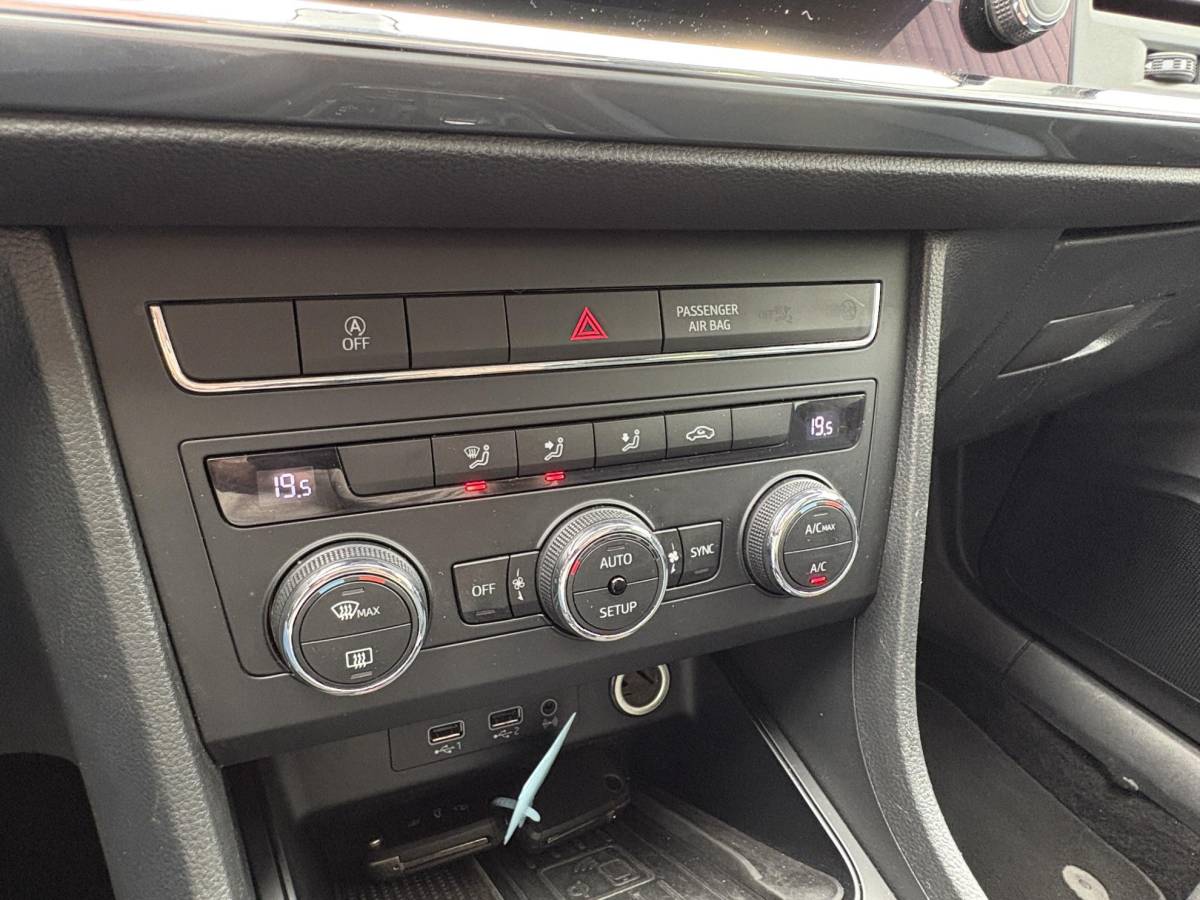 SEAT Ateca SEAT Ateca 1.5 TSI Business Intense DSG-Automaat, Panoramadak, Camera, LED