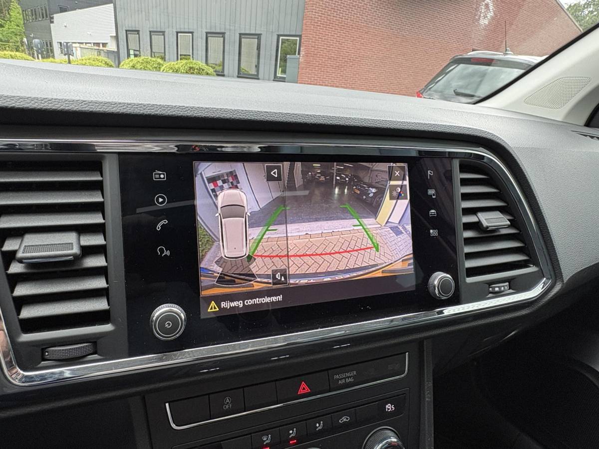 SEAT Ateca SEAT Ateca 1.5 TSI Business Intense DSG-Automaat, Panoramadak, Camera, LED
