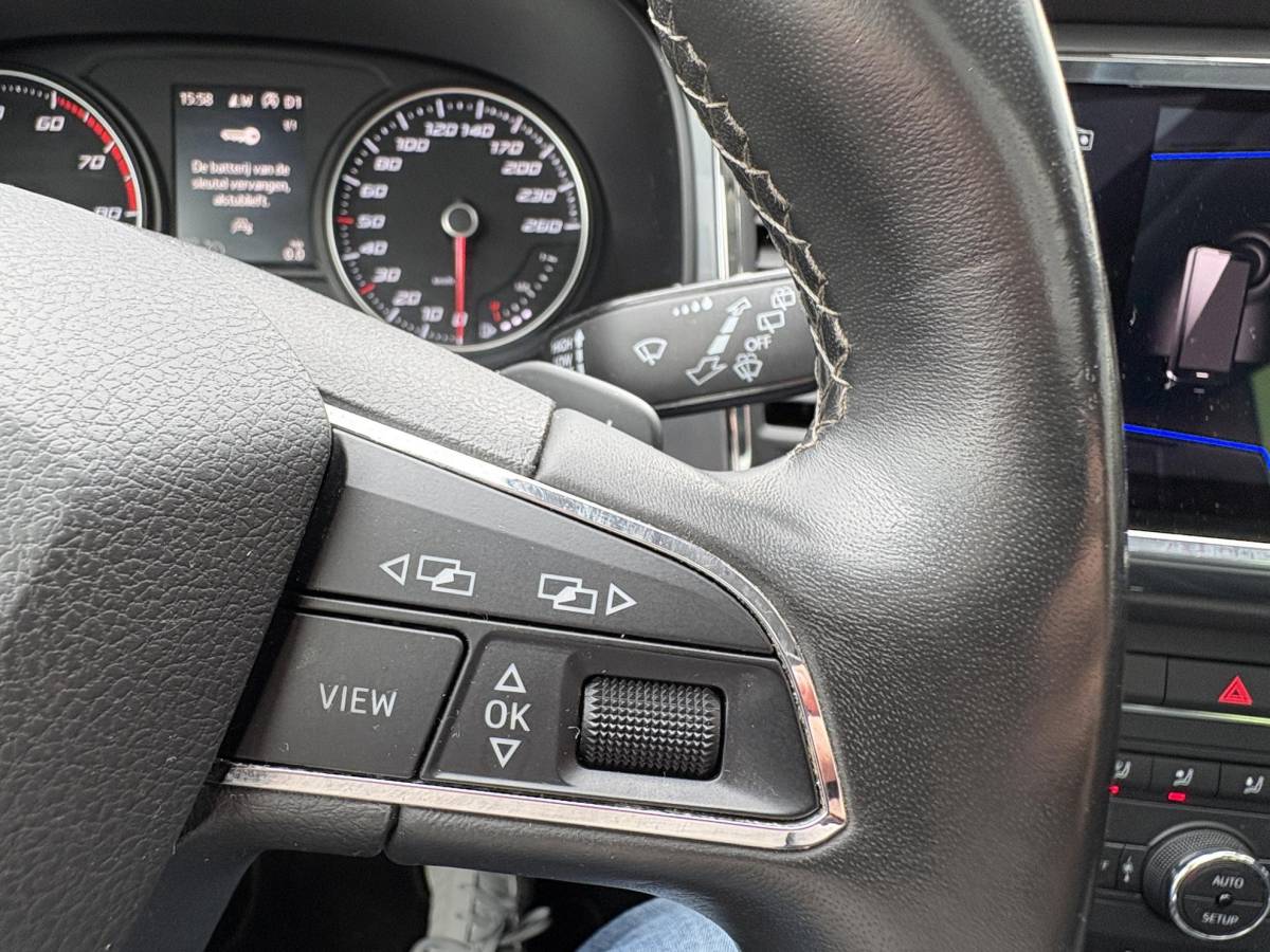SEAT Ateca SEAT Ateca 1.5 TSI Business Intense DSG-Automaat, Panoramadak, Camera, LED