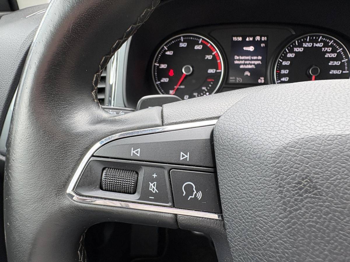 SEAT Ateca SEAT Ateca 1.5 TSI Business Intense DSG-Automaat, Panoramadak, Camera, LED