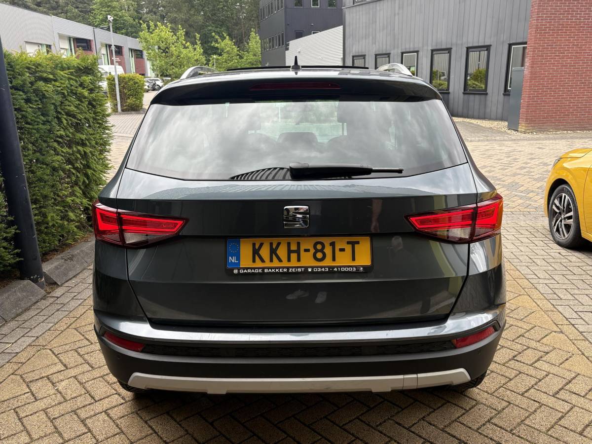 SEAT Ateca SEAT Ateca 1.5 TSI Business Intense DSG-Automaat, Panoramadak, Camera, LED