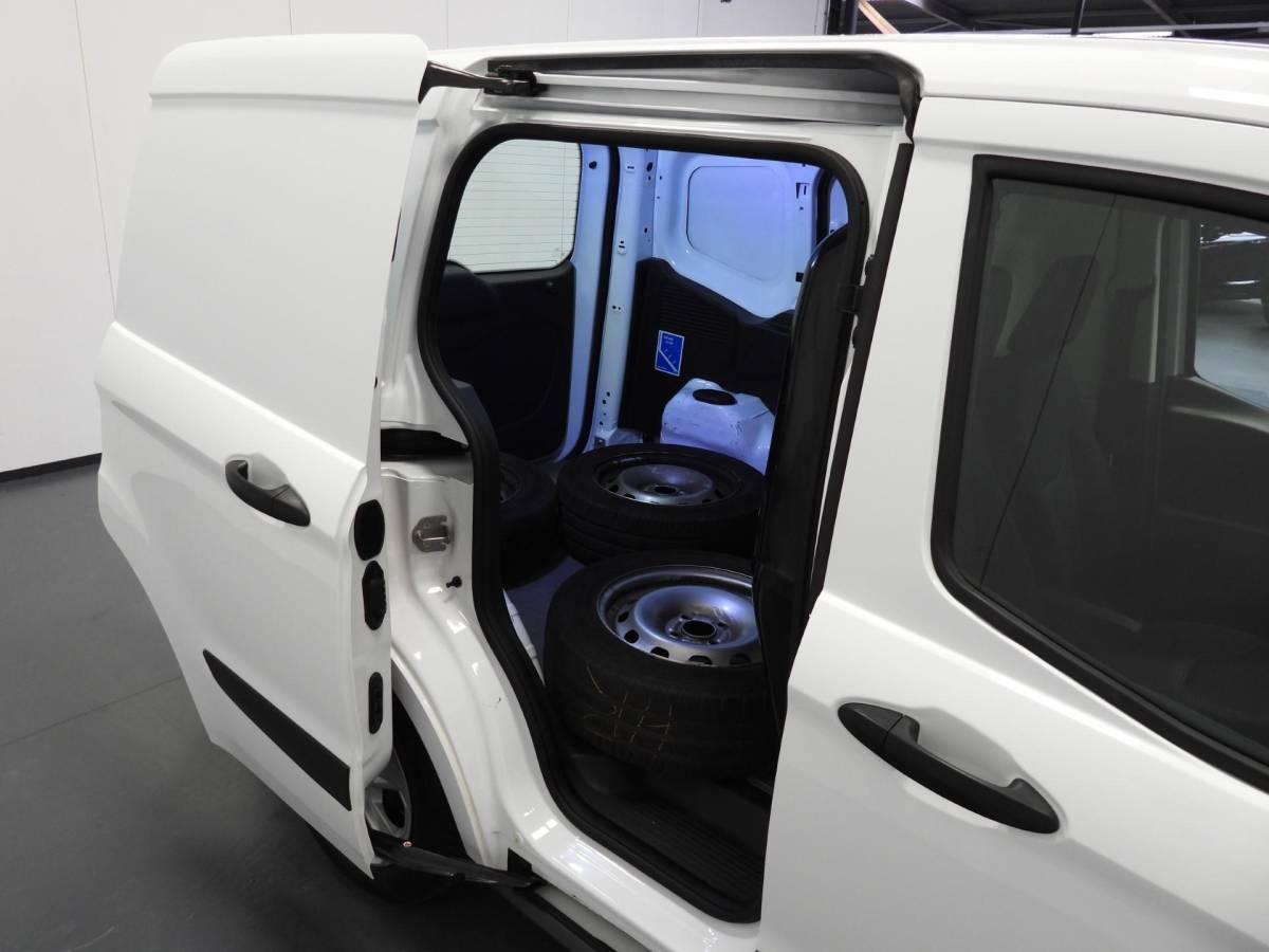 Ford Transit Courier Ford Transit Courier 1.0 Trend EcoBoost NAVI/CAMERA/2xSCHUIFDEUR/PDC!