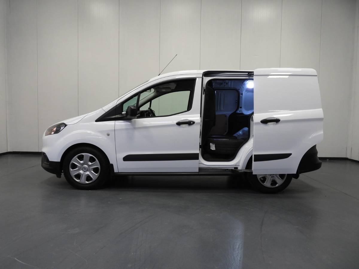 Ford Transit Courier Ford Transit Courier 1.0 Trend EcoBoost NAVI/CAMERA/2xSCHUIFDEUR/PDC!