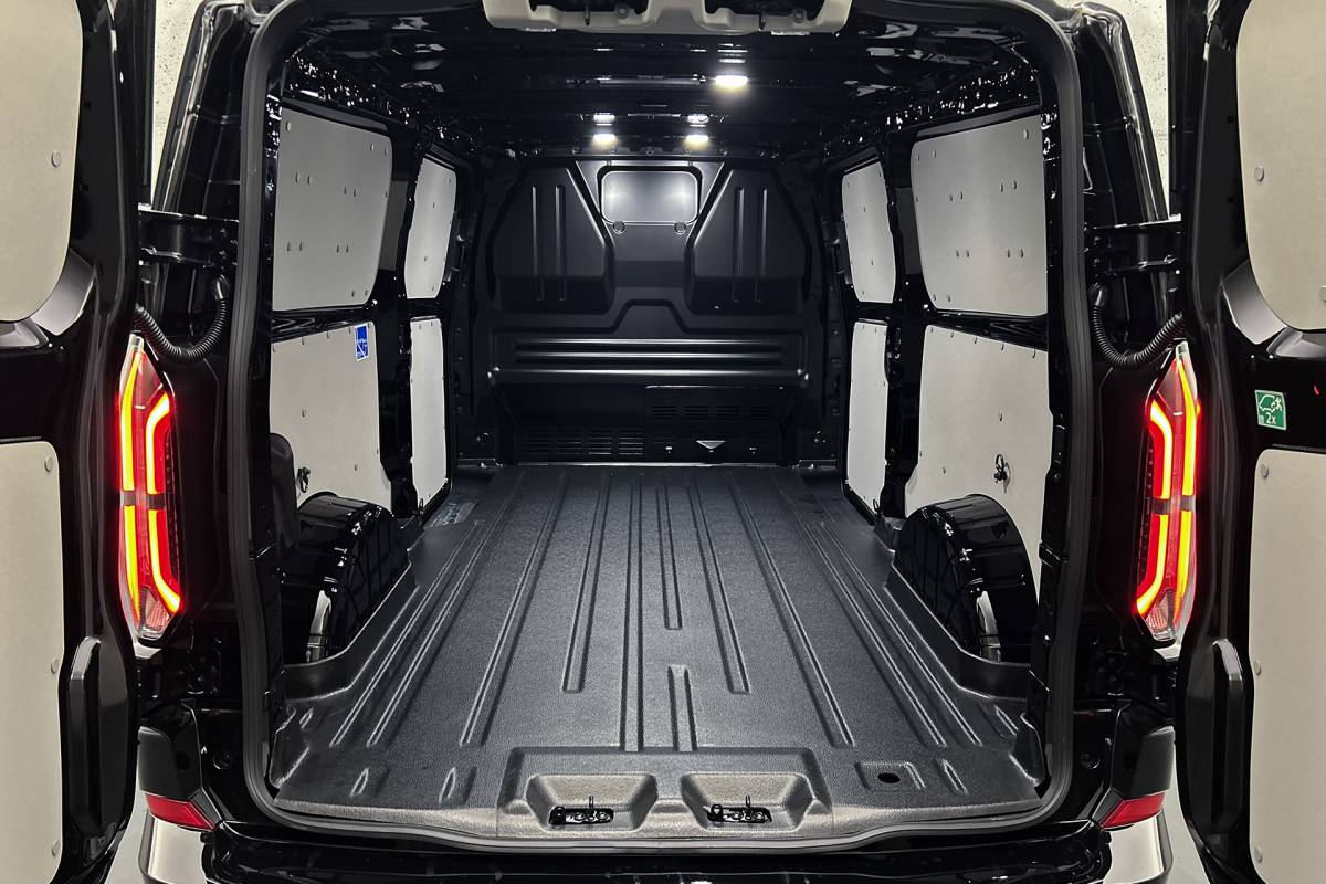 Ford  Ford E-Custom 340 L2 Raptor Edition 71 KWh | Lederen bekleding | 2x schuifdeur | Driver assist pack premium | Stoelverwarming