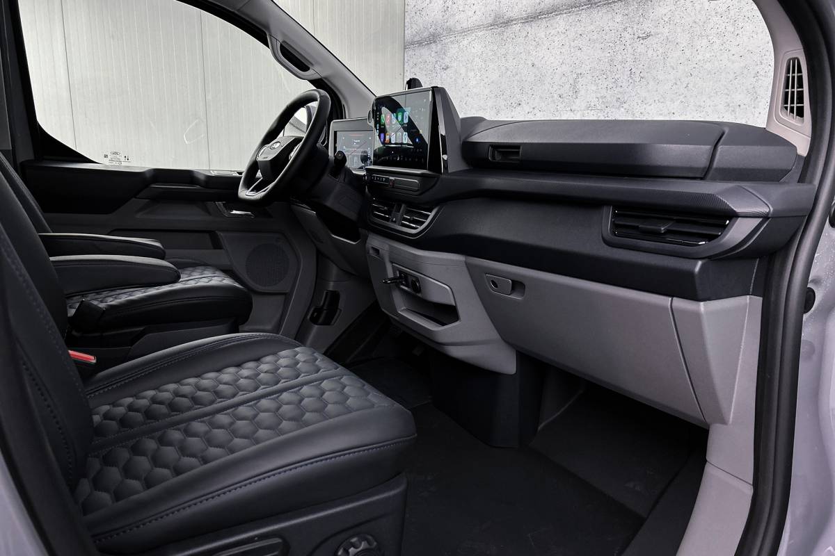Ford  Ford E-Custom 340 L2 Raptor Edition 71 KWh | Lederen bekleding | 2x schuifdeur | Driver assist pack premium | Stoelverwarming