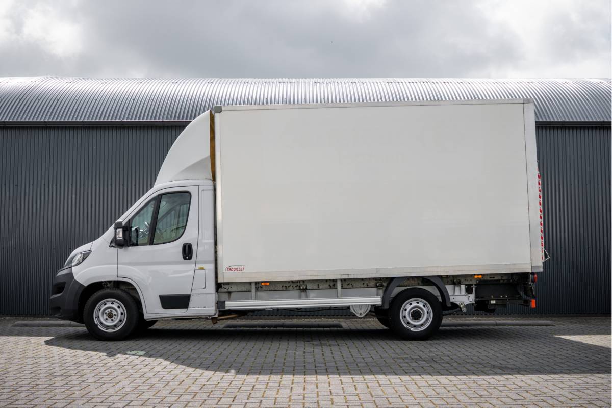 Fiat Ducato Fiat Ducato MultiJet 140PK | Bakwagen met laadklep | Camera | Cruise | Airco