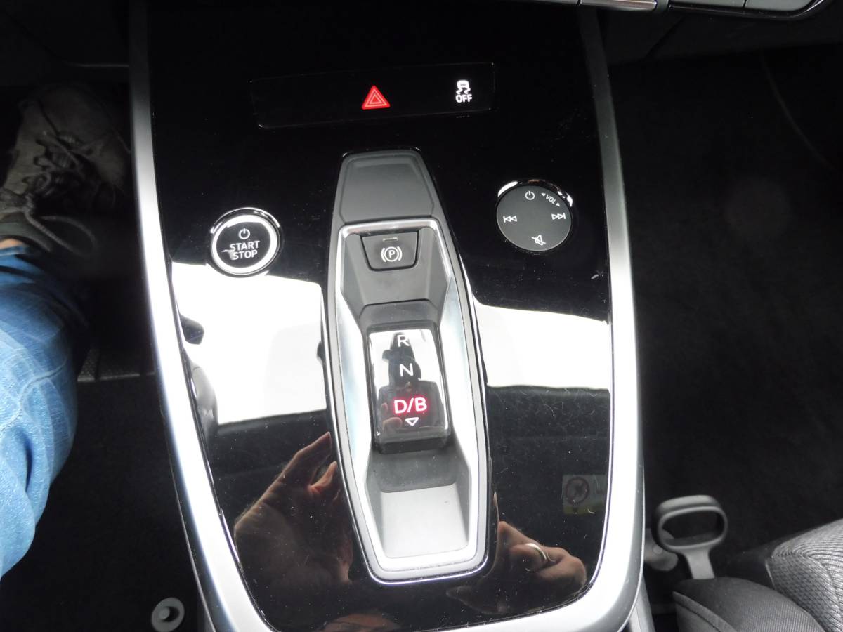 Audi Q4 e-tron Audi Q4 e-tron  SOH 91% 35 Launch edition Advanced 55 kWh LMV 19″| LED Matrix | Sportstoel | 1e eig | NL auto