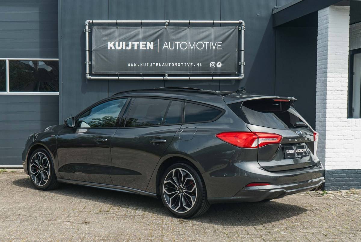 Ford Focus Ford Focus Wagon 1.5 EcoBoost ST Line / LED / Pano / HUD / Winter pack!