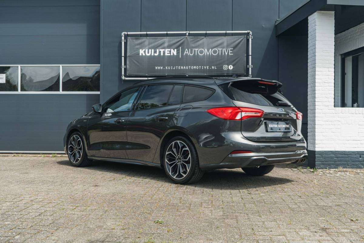 Ford Focus Ford Focus Wagon 1.5 EcoBoost ST Line / LED / Pano / HUD / Winter pack!