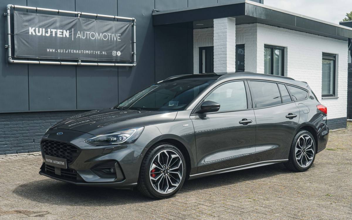 Ford Focus Ford Focus Wagon 1.5 EcoBoost ST Line / LED / Pano / HUD / Winter pack!