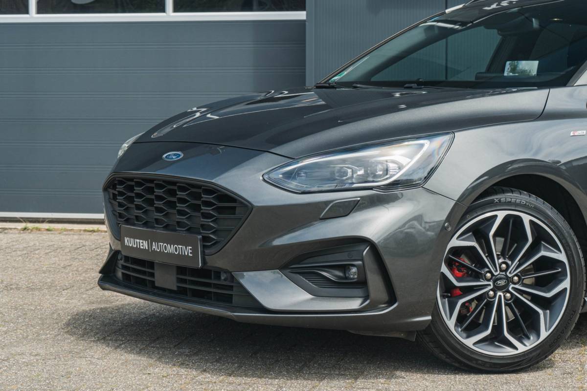 Ford Focus Ford Focus Wagon 1.5 EcoBoost ST Line / LED / Pano / HUD / Winter pack!