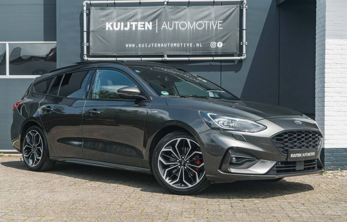 Ford Focus Ford Focus Wagon 1.5 EcoBoost ST Line / LED / Pano / HUD / Winter pack!