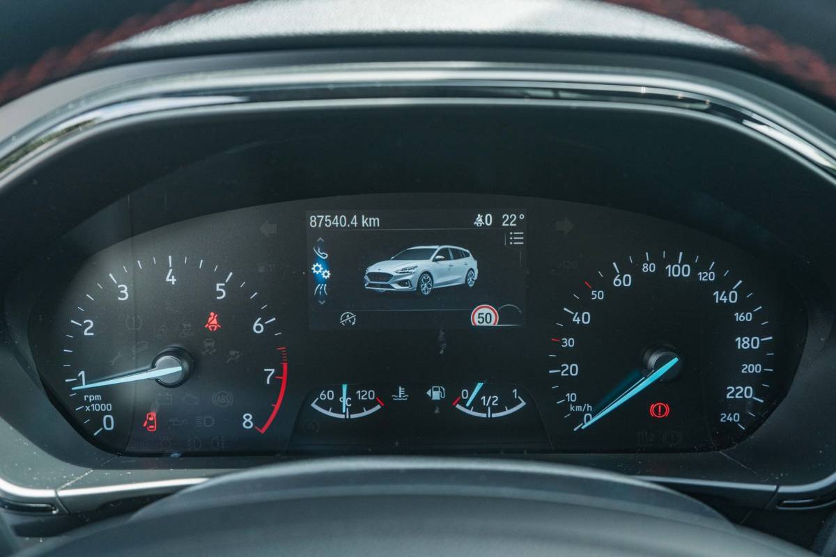Ford Focus Ford Focus Wagon 1.5 EcoBoost ST Line / LED / Pano / HUD / Winter pack!