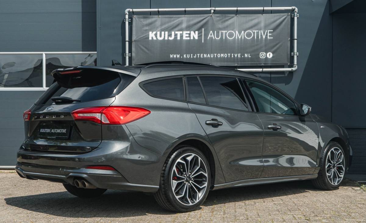 Ford Focus Ford Focus Wagon 1.5 EcoBoost ST Line / LED / Pano / HUD / Winter pack!