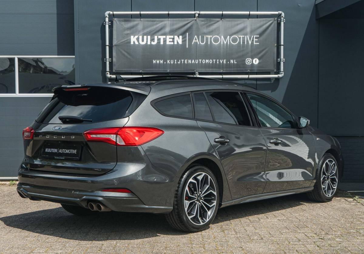 Ford Focus Ford Focus Wagon 1.5 EcoBoost ST Line / LED / Pano / HUD / Winter pack!