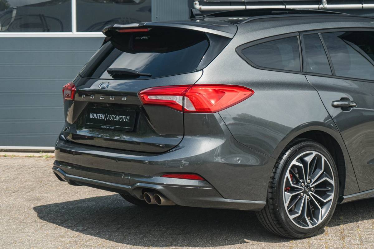 Ford Focus Ford Focus Wagon 1.5 EcoBoost ST Line / LED / Pano / HUD / Winter pack!
