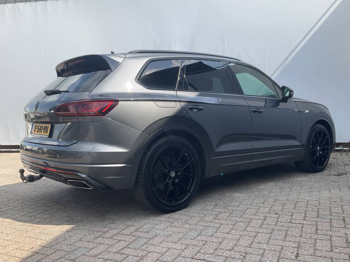 Volkswagen Touareg Volkswagen Touareg 3.0 TSI 4MOTION R 462PK PHEV Pano Elek.Trekhaak [3500KG] Luchtvering Matrix Memory VOL!