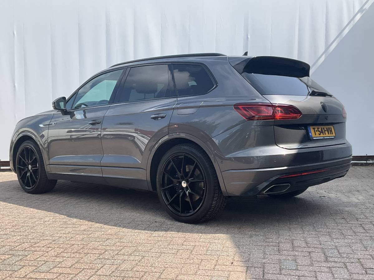Volkswagen Touareg Volkswagen Touareg 3.0 TSI 4MOTION R 462PK PHEV Pano Elek.Trekhaak [3500KG] Luchtvering Matrix Memory VOL!