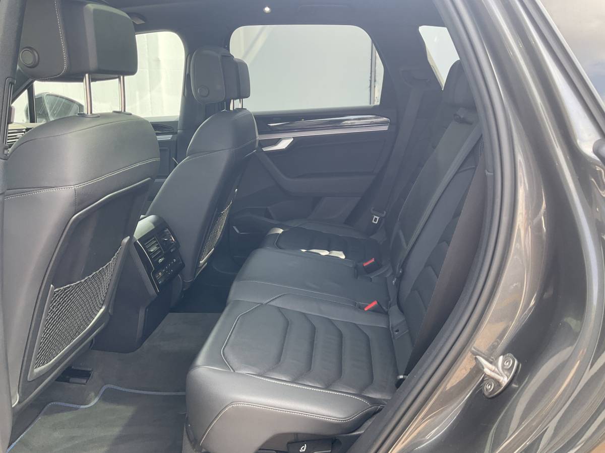 Volkswagen Touareg Volkswagen Touareg 3.0 TSI 4MOTION R 462PK PHEV Pano Elek.Trekhaak [3500KG] Luchtvering Matrix Memory VOL!