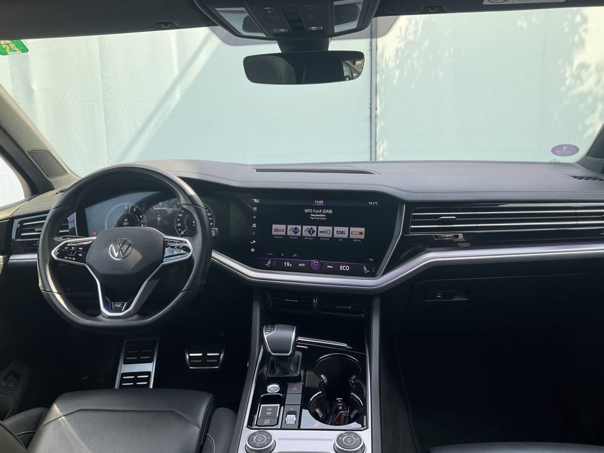 Volkswagen Touareg Volkswagen Touareg 3.0 TSI 4MOTION R 462PK PHEV Pano Elek.Trekhaak [3500KG] Luchtvering Matrix Memory VOL!