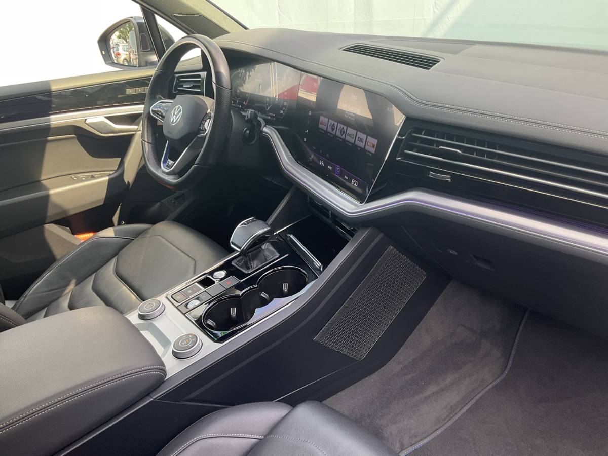 Volkswagen Touareg Volkswagen Touareg 3.0 TSI 4MOTION R 462PK PHEV Pano Elek.Trekhaak [3500KG] Luchtvering Matrix Memory VOL!