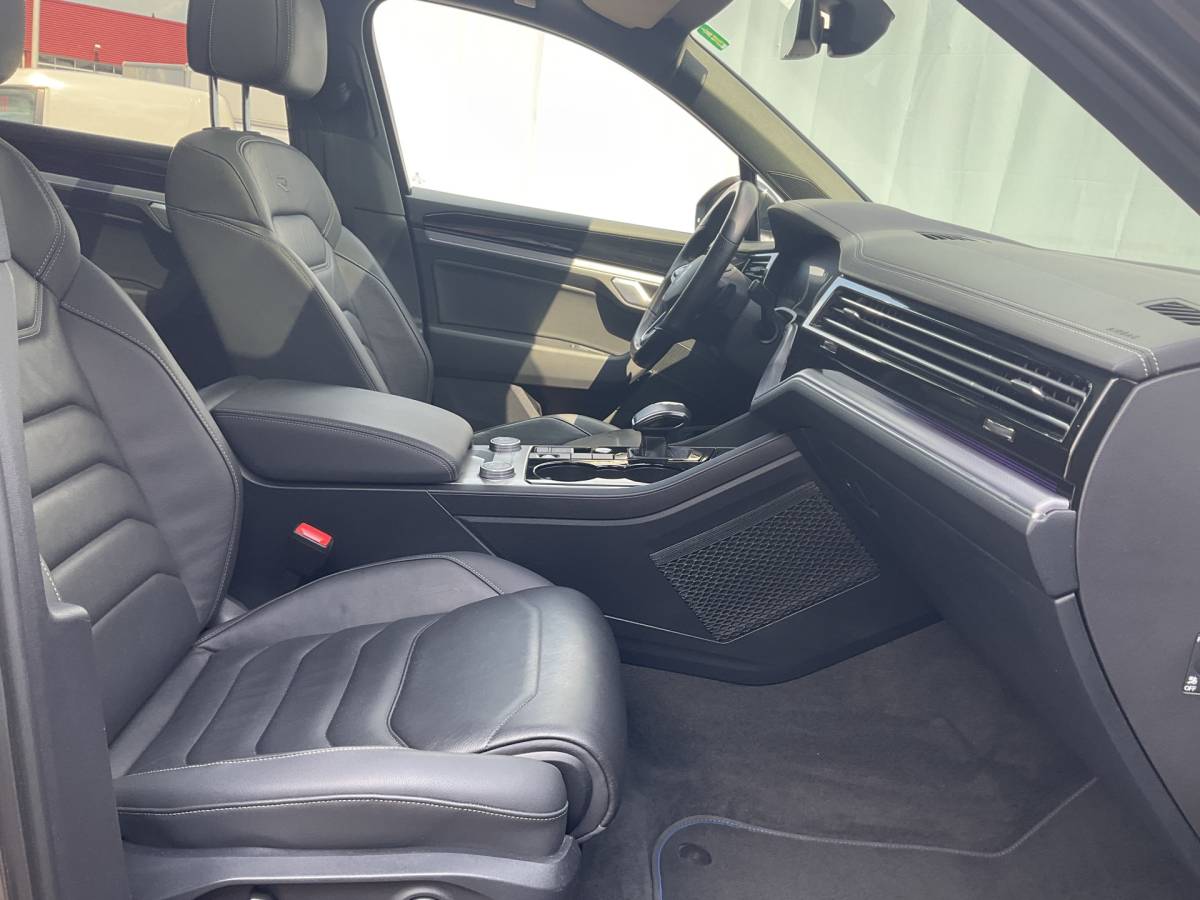 Volkswagen Touareg Volkswagen Touareg 3.0 TSI 4MOTION R 462PK PHEV Pano Elek.Trekhaak [3500KG] Luchtvering Matrix Memory VOL!